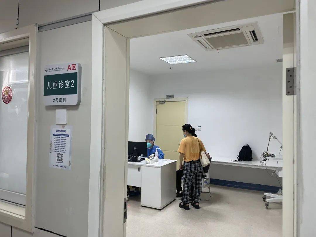 “发热门诊就诊人数上升” 发热门诊每增加多少人次增加设置1间诊室？-第1张图片